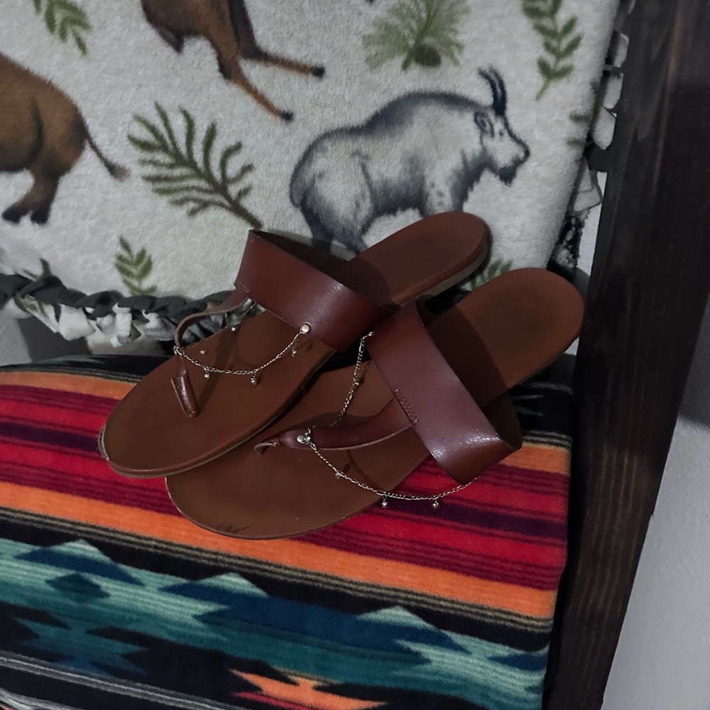 Sandals size 9